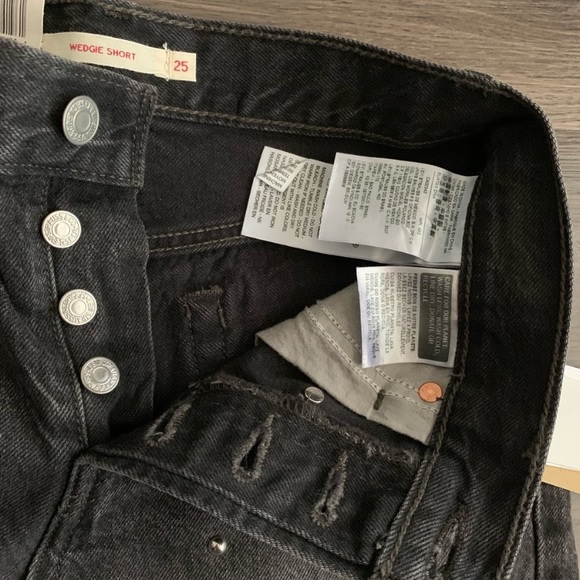 NWT Levi’s x Free People Wedgie Shorts with Studs - Picture 5 of 6